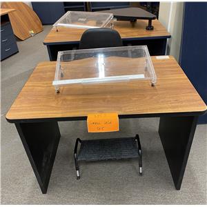 Lot 5

Small Desk Set